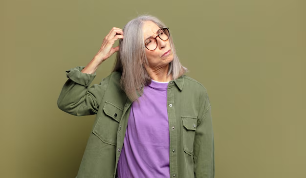 Como-Tirar-o-Amarelado-do-Cabelo-Branco-Natural-em-Casa