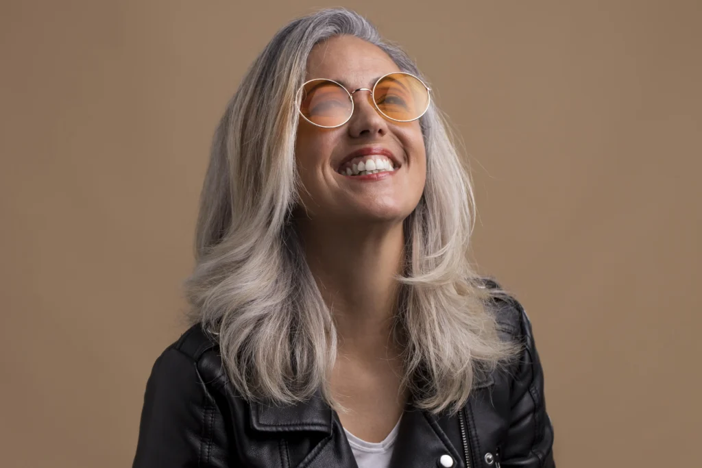 Como-Tirar-o-Amarelado-do-Cabelo-Grisalho